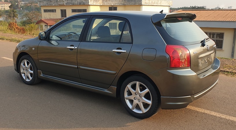 2007 Sport Toyota Corolla 115 à vendre à Yaoundé Cameroun