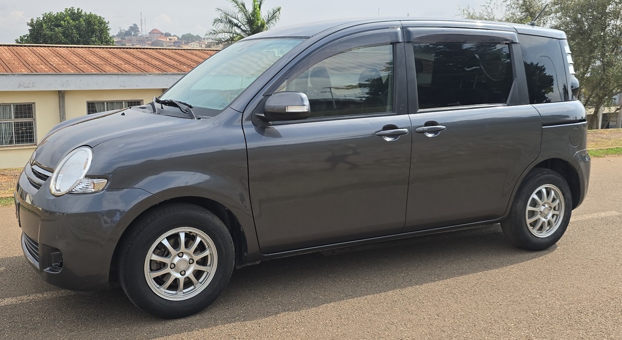 7 Places 2009 Toyota Sienta Automatique