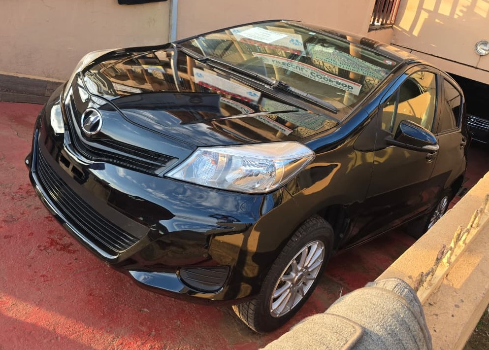 4WD 2012 Toyota YARIS Automatique.