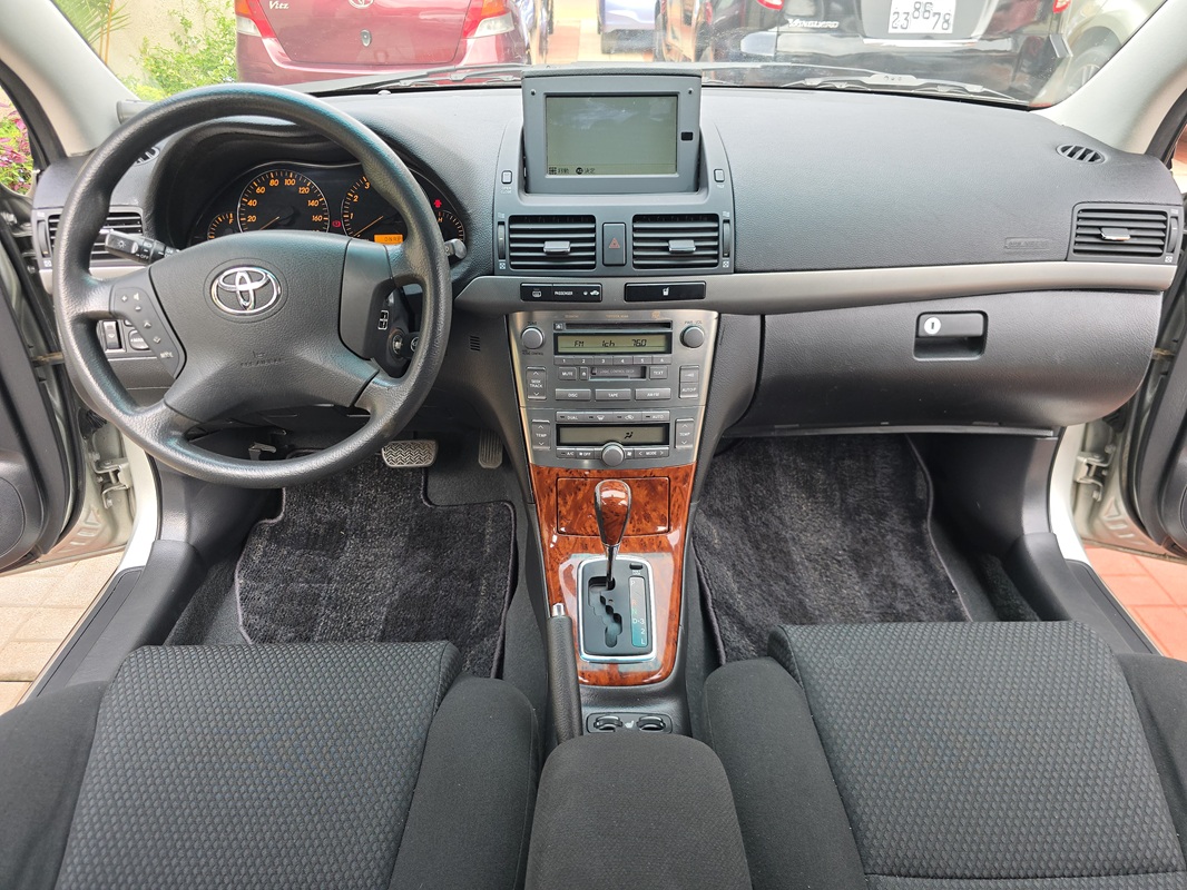 Acheter 4WD 2005 Toyota Avensis Automatique ,Yaoundé ,Cameroun